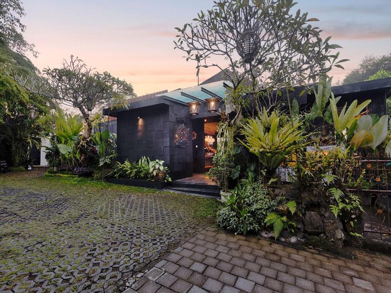 Black Penny Villas Ubud image
