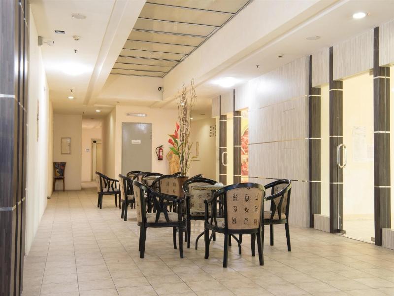 Queen Victoria Apartment Batam image