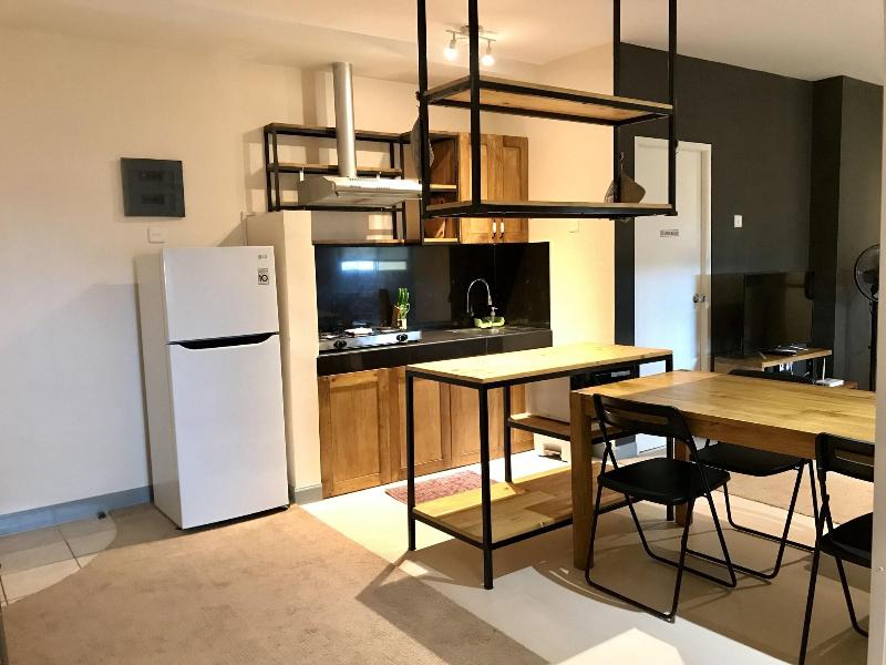 Queen Victoria Apartment Batam image