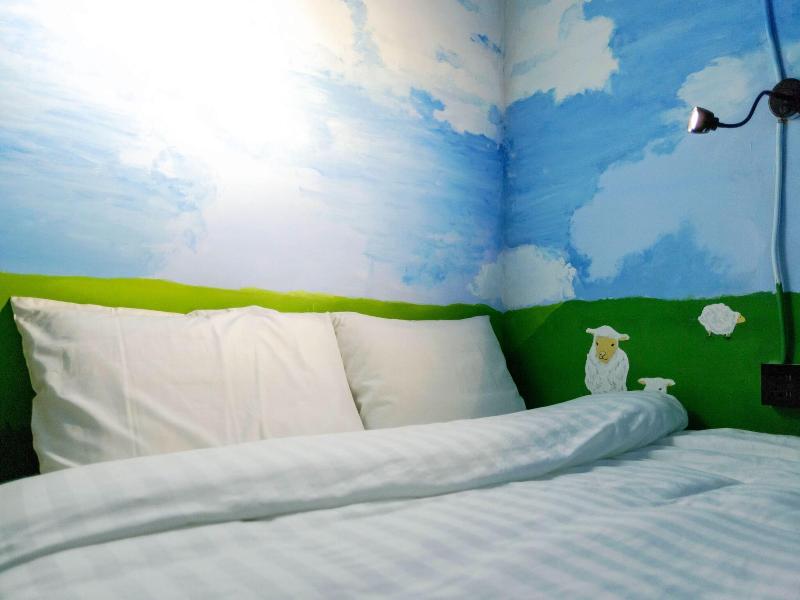 Angels Hostel Taipei Ximen image