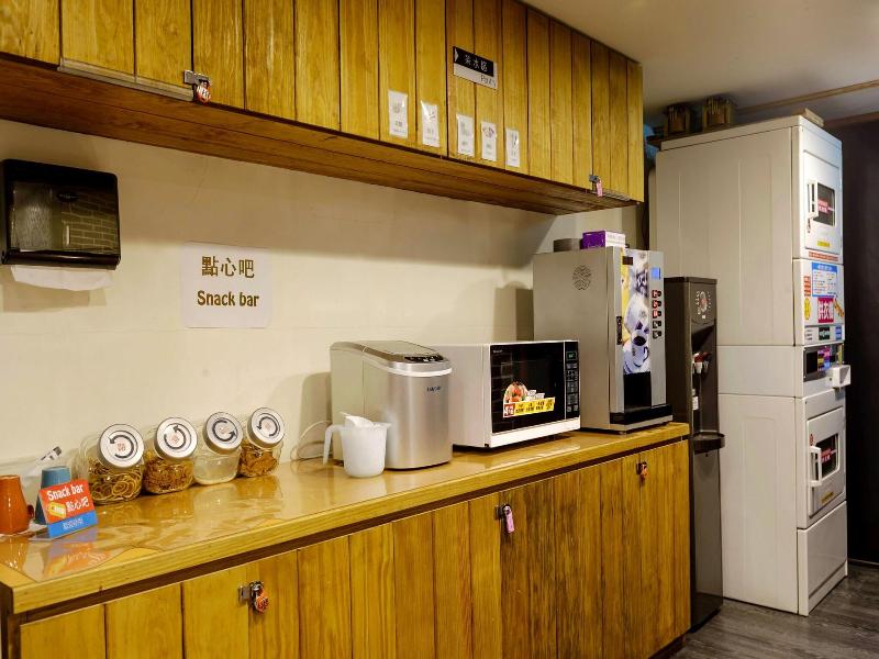 Angels Hostel Taipei Ximen image