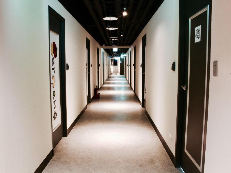 Cavemen Hostel Taipei Station Youth Branch image