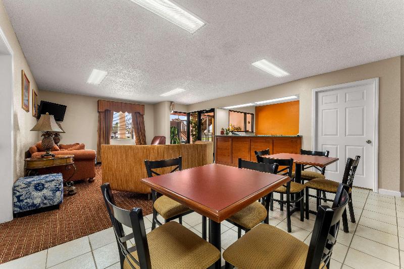 Americas Best Value Inn Montezuma image 2