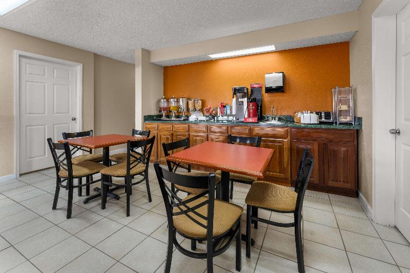 Americas Best Value Inn Montezuma image 4