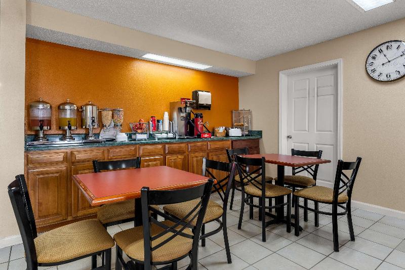 Americas Best Value Inn Montezuma image
