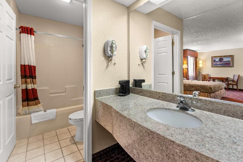 Americas Best Value Inn Montezuma image