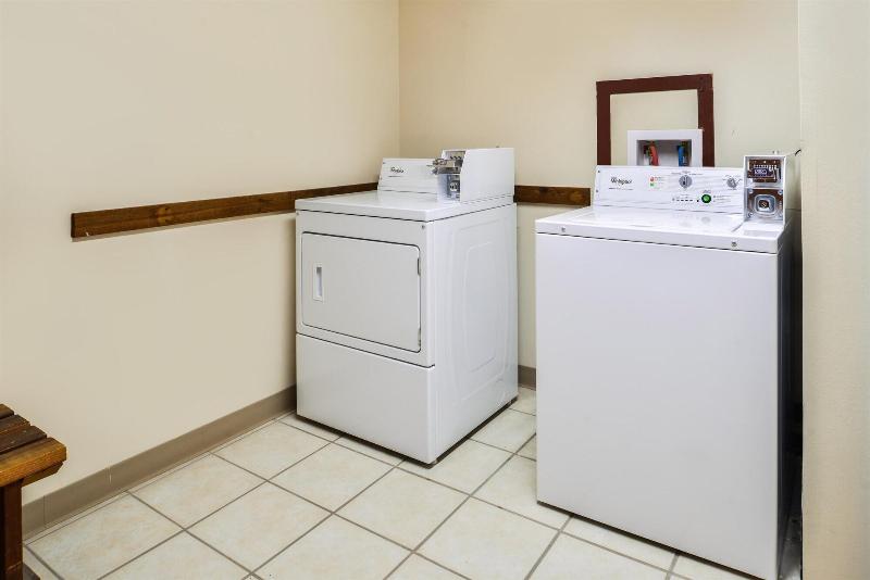 Americas Best Value Inn Ellsworth image 9