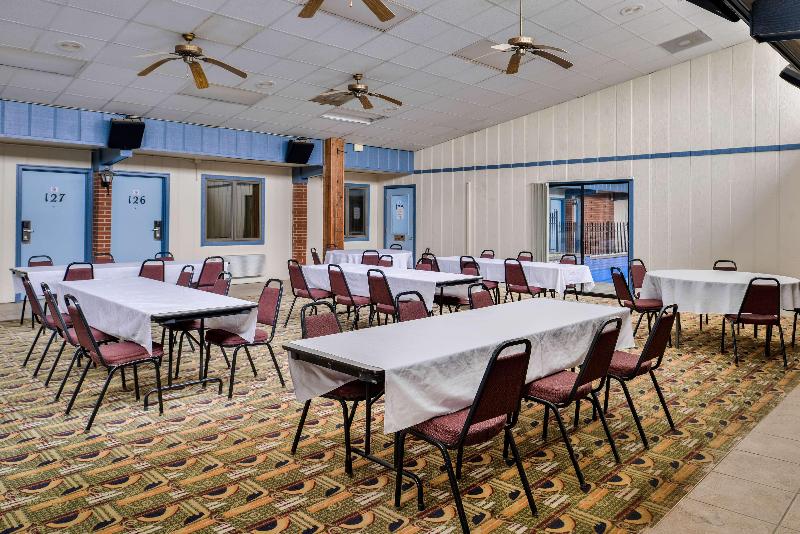 Americas Best Value Inn Ellsworth image