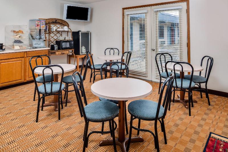 Americas Best Value Inn Ellsworth image 1