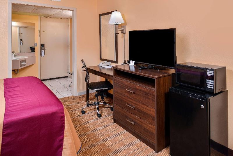Americas Best Value Inn Ellsworth image