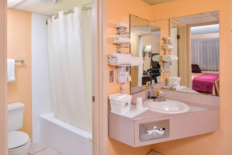 Americas Best Value Inn Ellsworth image