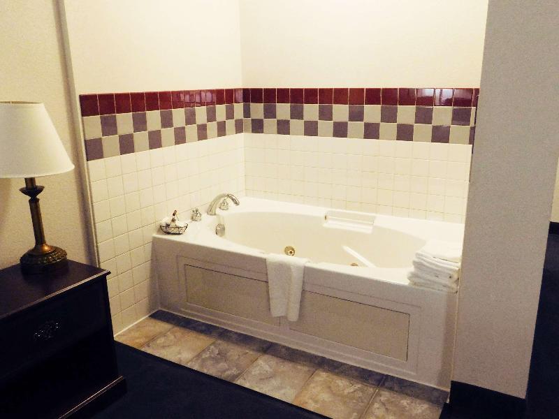 Americas Best Value Inn Fredonia image 10