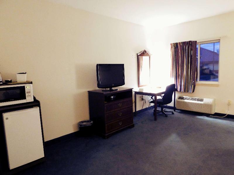 Americas Best Value Inn Fredonia image 9