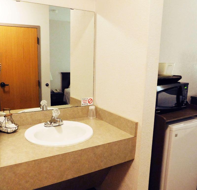 Americas Best Value Inn Fredonia image 4