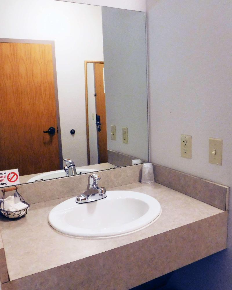Americas Best Value Inn Fredonia image 3