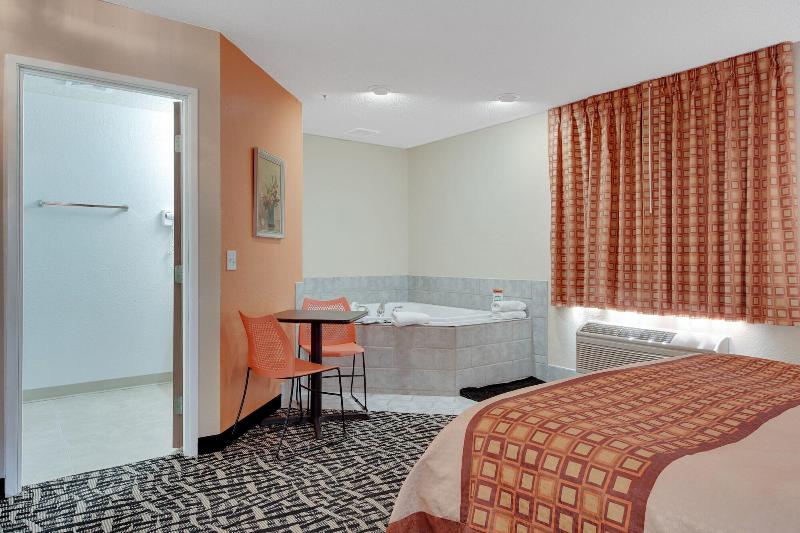 Americas Best Value Inn Finlayson image 5