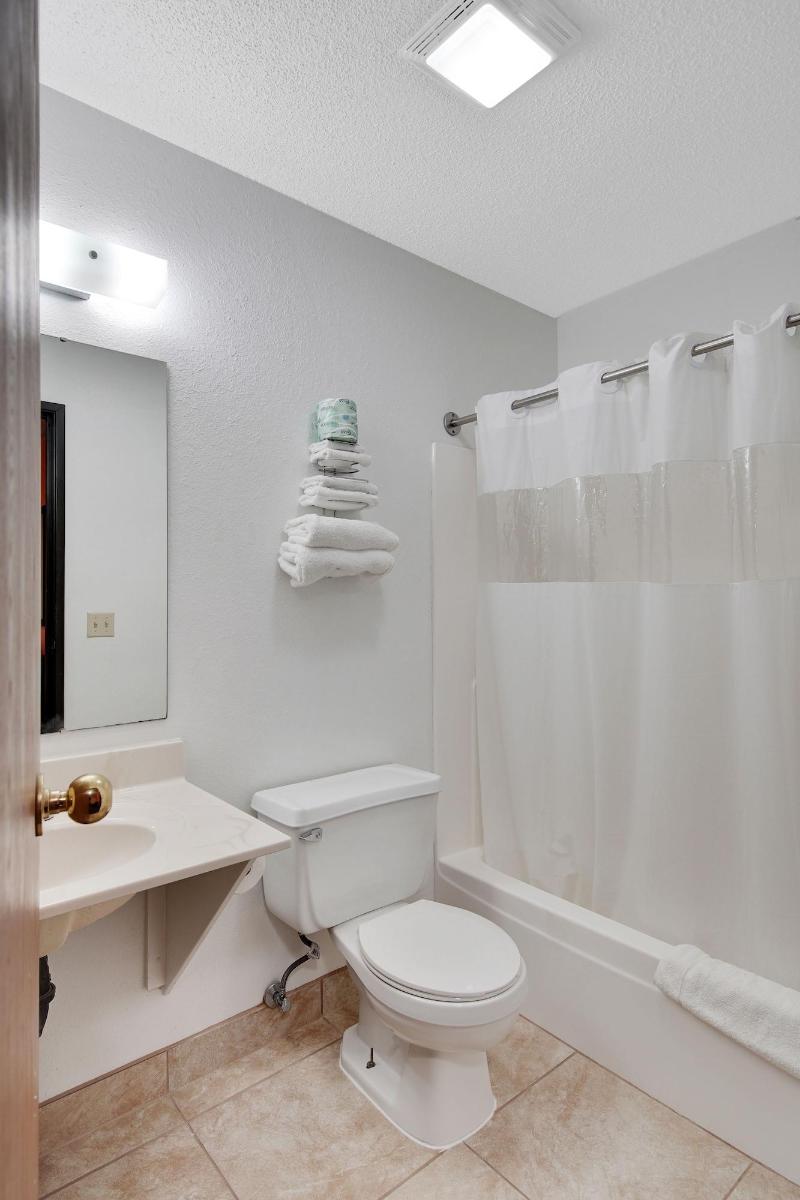 Americas Best Value Inn Finlayson image 9