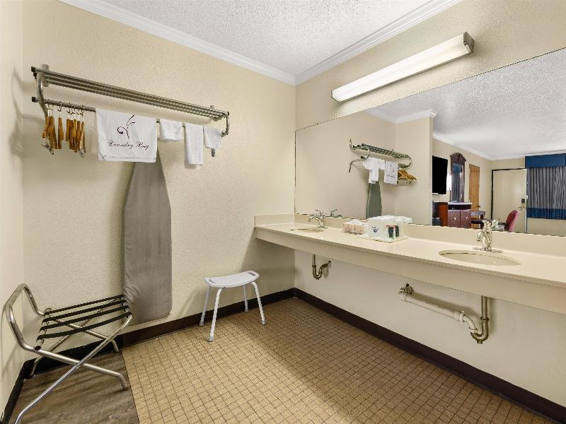 Americas Best Value Inn And Suites Aberdeen image 4