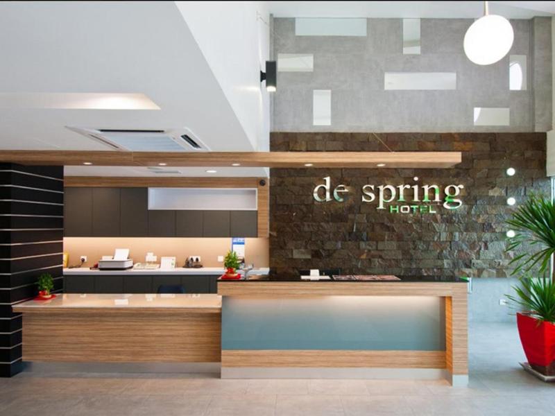 De Spring Hotel — view