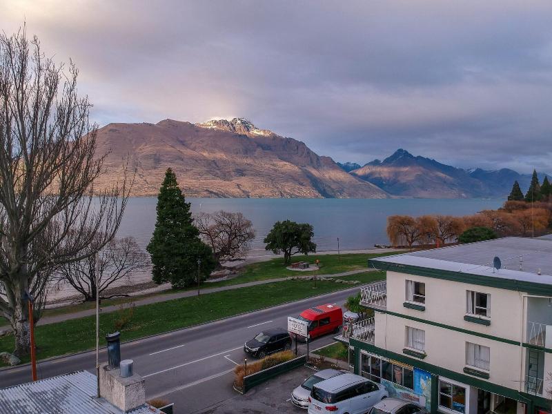 Lakeside Motel image