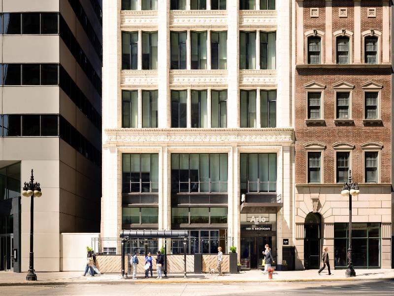 Arlo Chicago image
