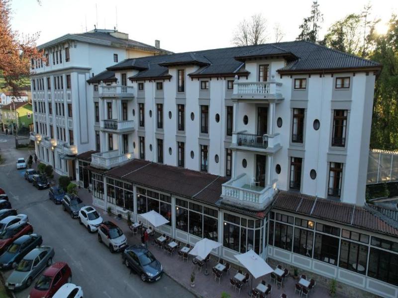Gran Hotel Balneario De Lierganes image