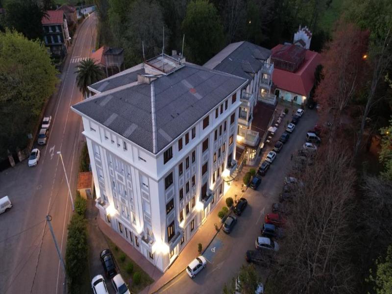 Gran Hotel Balneario De Lierganes image