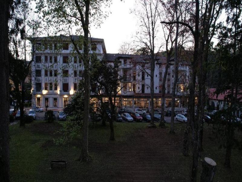 Gran Hotel Balneario De Lierganes image