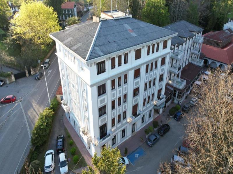 Gran Hotel Balneario De Lierganes image