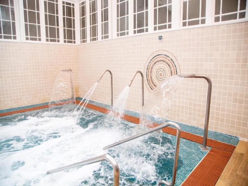 Gran Hotel Balneario De Lierganes image