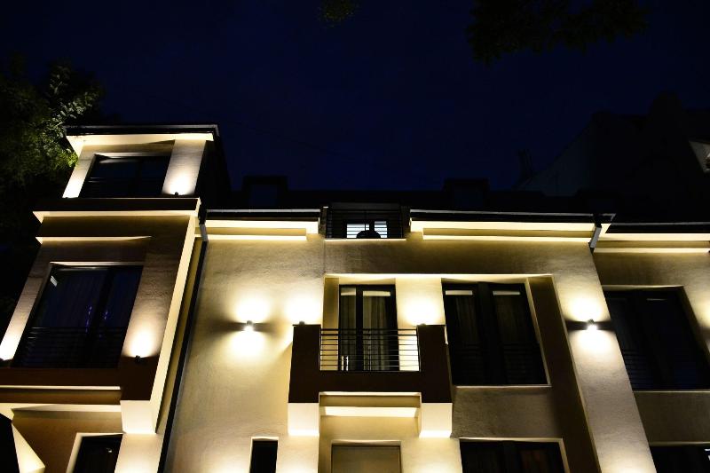 Garnet Hotel image