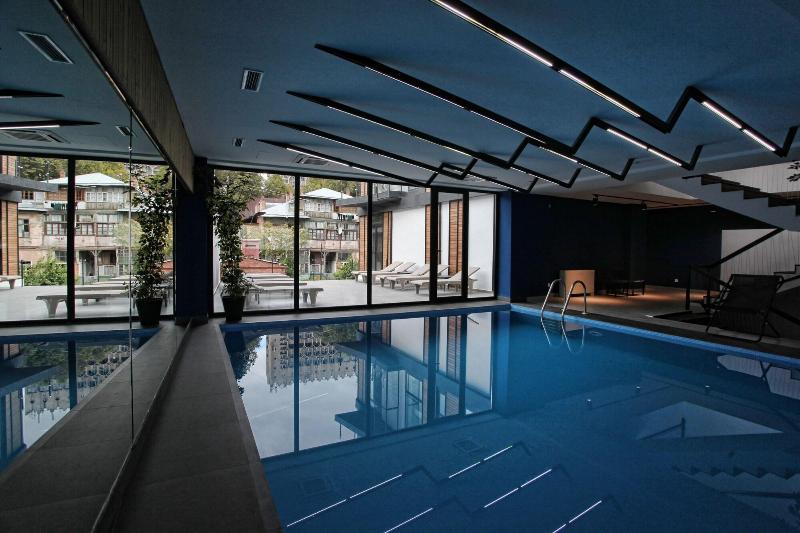 L M Club Hotel image