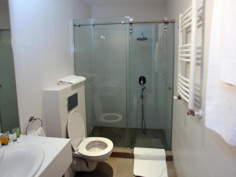 L M Club Hotel image