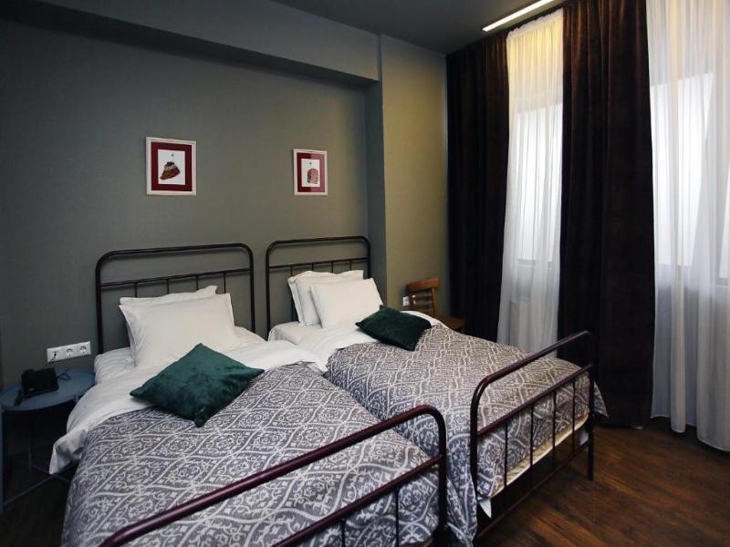 L M Club Hotel image
