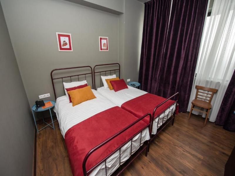 L M Club Hotel image