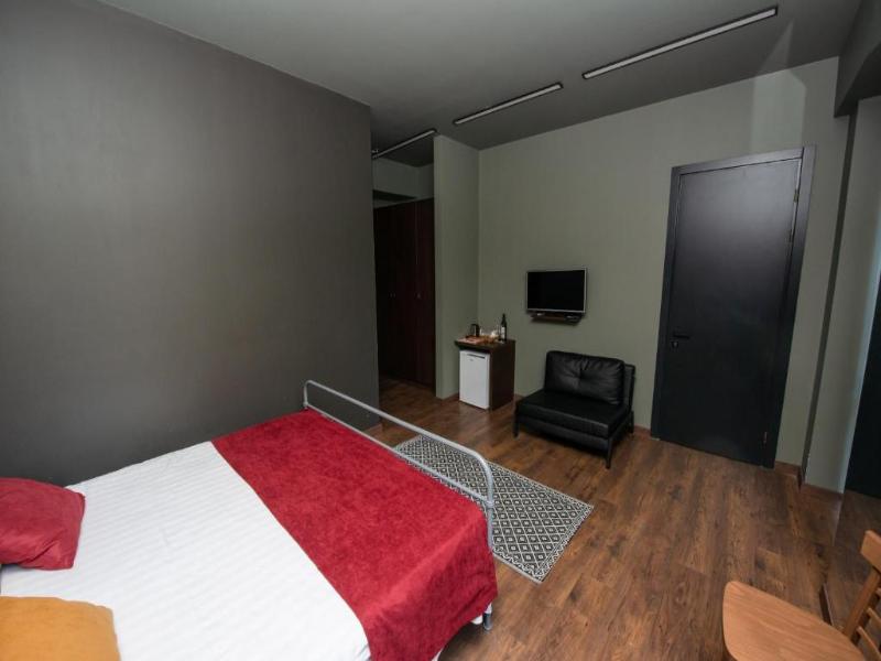 L M Club Hotel image