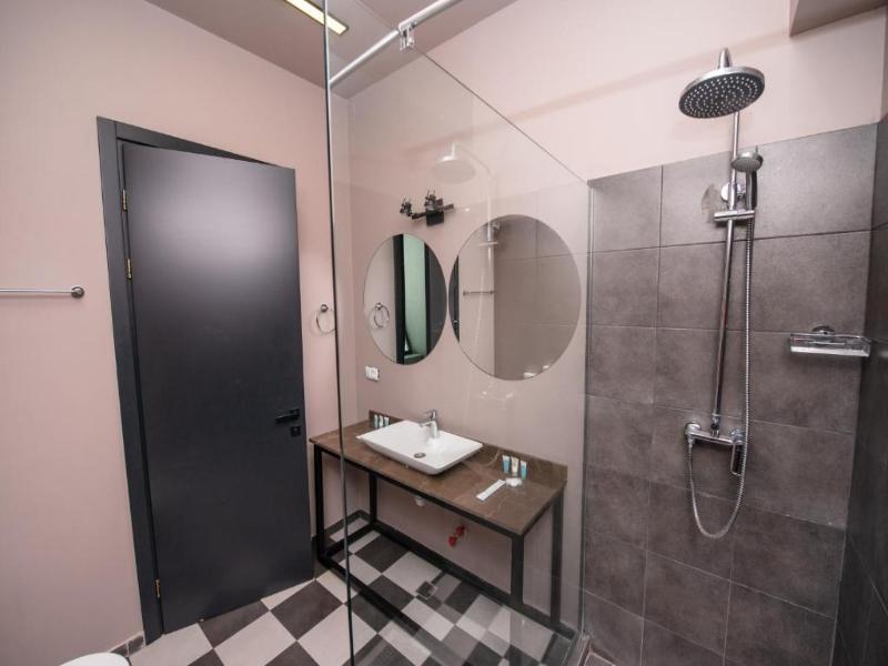 L M Club Hotel image