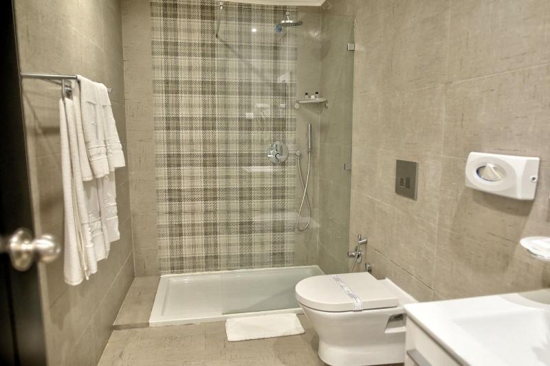 DOUBLE CONNECTING ROOM
