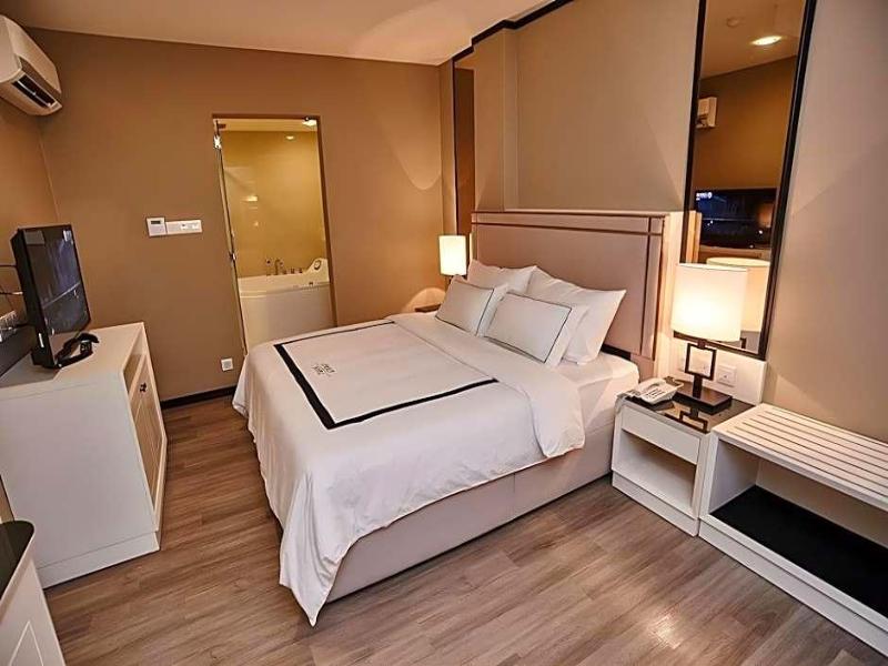 Corsica Hotel image