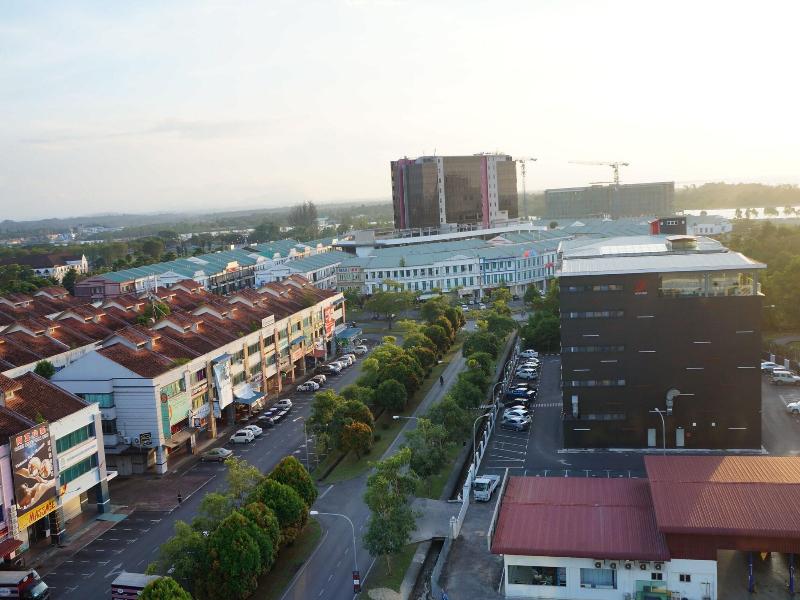 Greens Hotel Suites