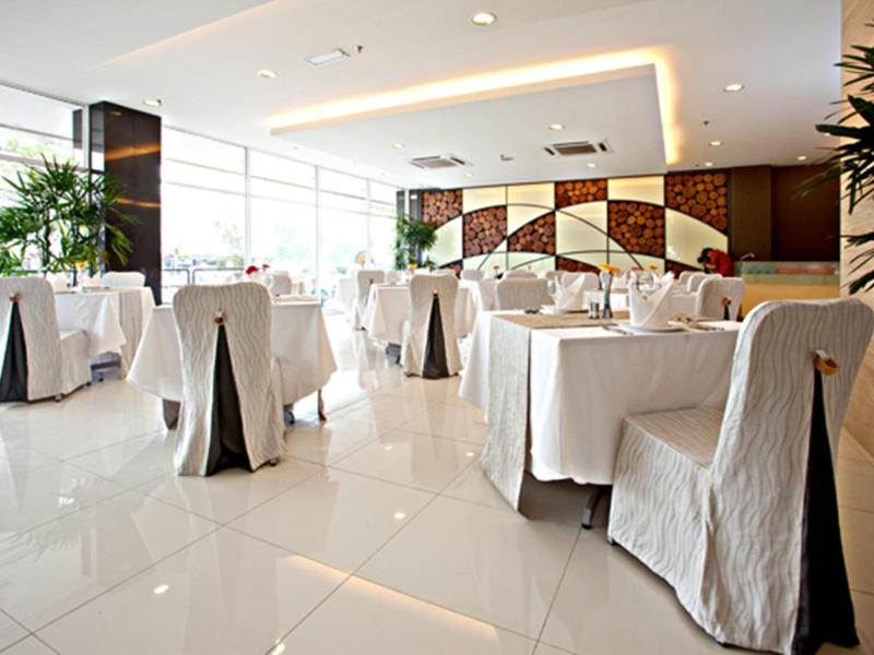 Pinetree Hotel image