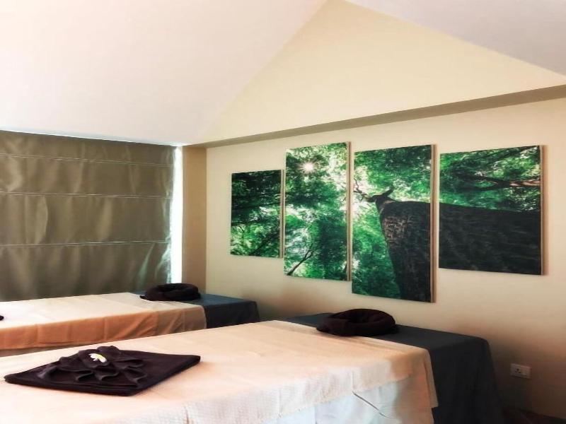 Wyne Hotel image