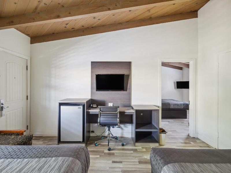 Discovery Inn Monterey image