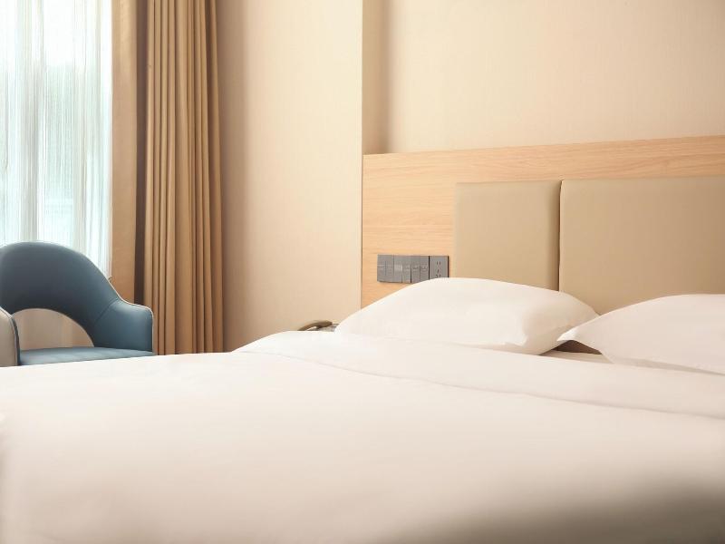 GREEN OASIS HOTEL image