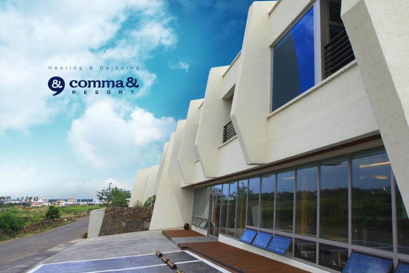 Comma & Resort image