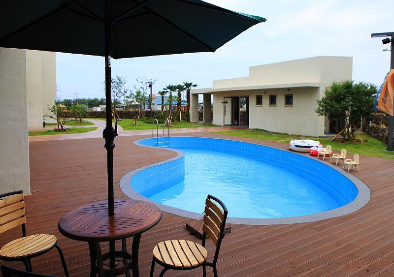 Comma & Resort image