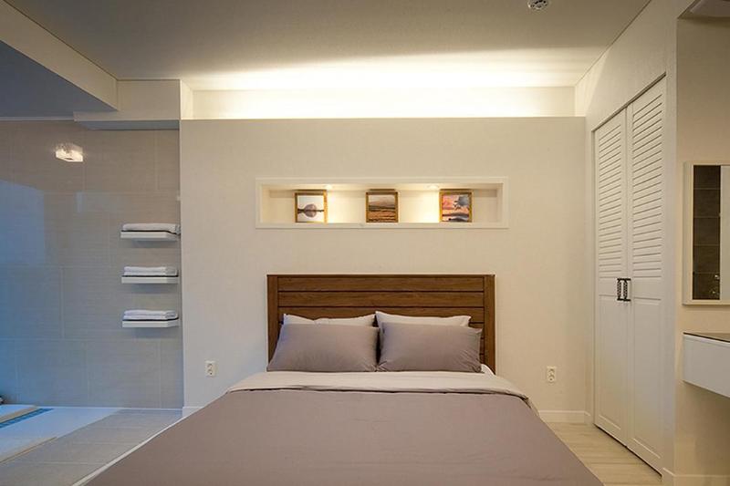Comma & Resort image