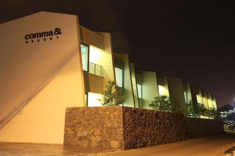 Comma & Resort image