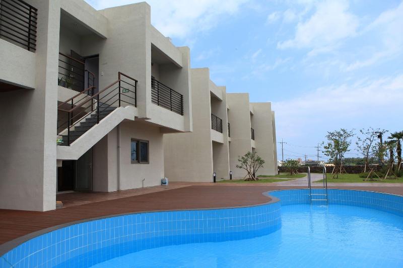 Comma & Resort image