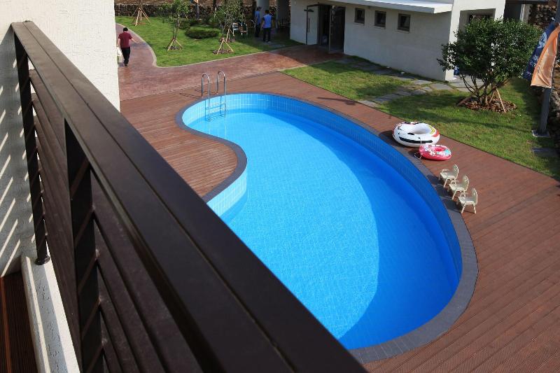 Comma & Resort image